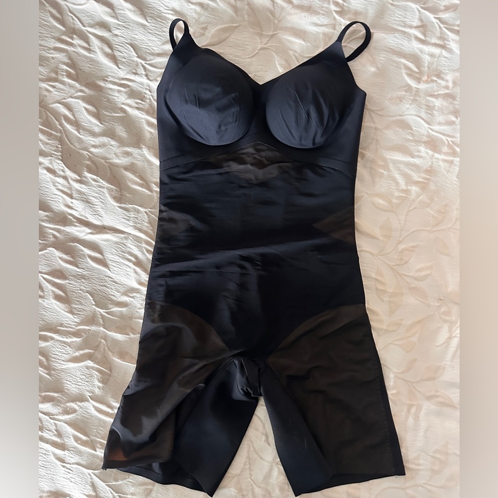 Honeylove Mid Thigh Bodysuit NWOT. Size Small